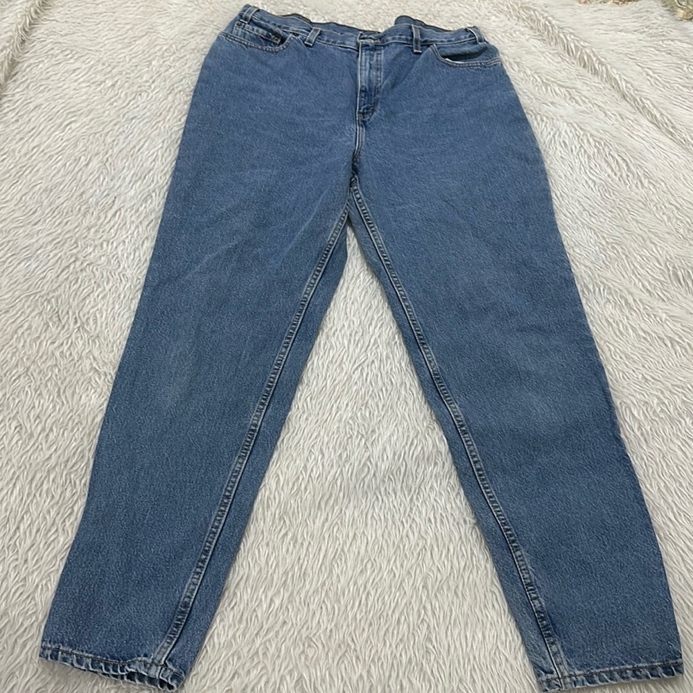 Vintage Levi’s 550 women’s distressed blue denim relaxed fit tapered leg…